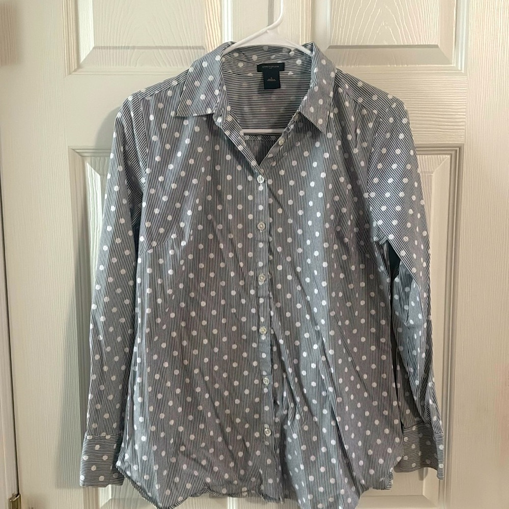 Ann Taylor blue and white striped collared button up shirt with white dots